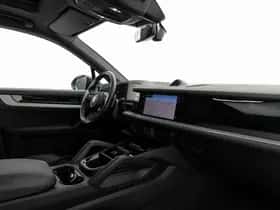 Porsche Cayenne (2024) thumbnail 7