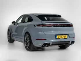Porsche Cayenne (2024) thumbnail 2