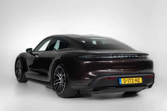 Porsche Taycan (2023) thumbnail 2