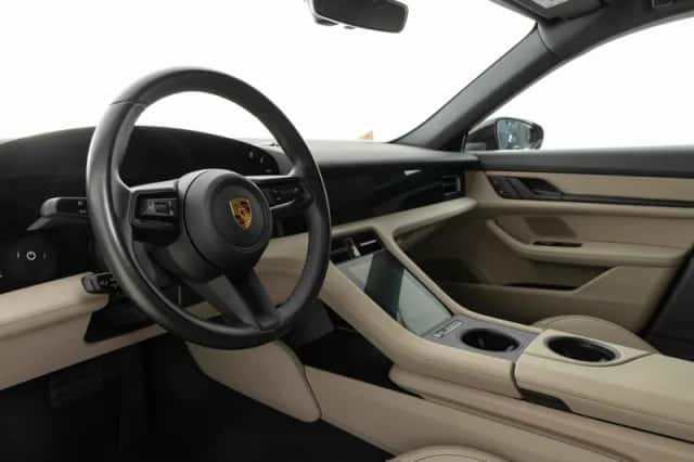 Porsche Taycan (2023) thumbnail 3