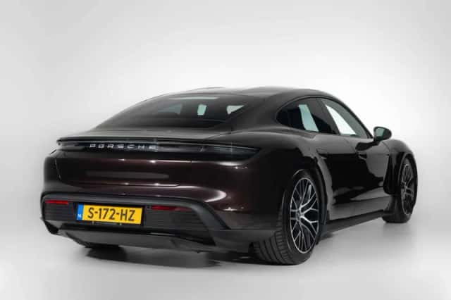 Porsche Taycan (2023) thumbnail 6