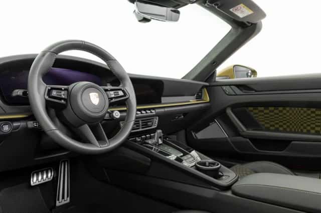 Porsche 911 (2026) thumbnail 3