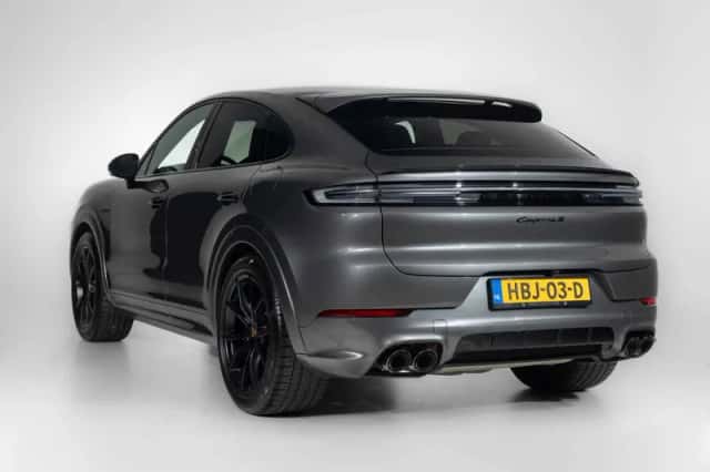 Porsche Cayenne (2025) thumbnail 2