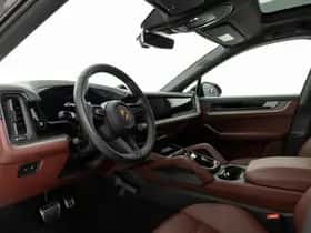 Porsche Cayenne (2025) thumbnail 3