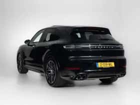 Porsche Cayenne (2024) thumbnail 2