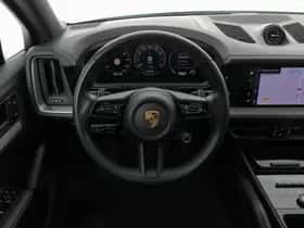 Porsche Cayenne (2024) thumbnail 13