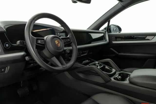 Porsche Cayenne (2024) thumbnail 3