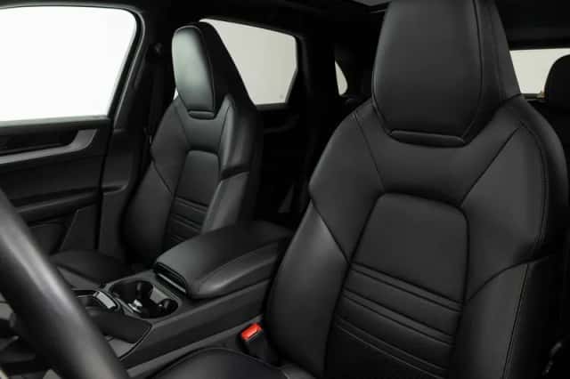 Porsche Cayenne (2024) thumbnail 4