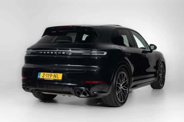 Porsche Cayenne (2024) thumbnail 6