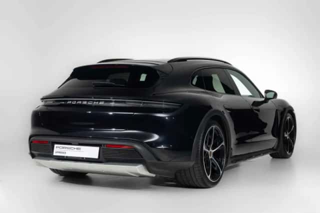 Porsche Taycan (2024) thumbnail 2