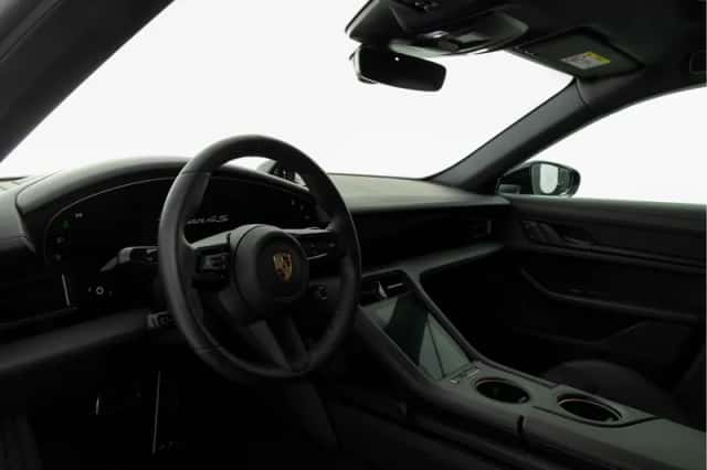 Porsche Taycan (2024) thumbnail 3