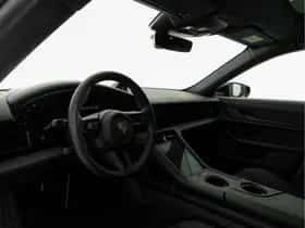 Porsche Taycan (2024) thumbnail 3