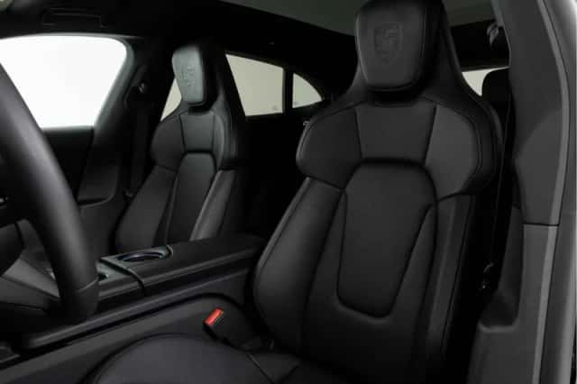Porsche Taycan (2024) thumbnail 4