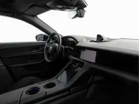 Porsche Taycan (2024) thumbnail 7