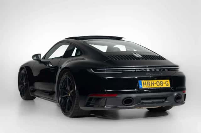 Porsche 911 (2025) thumbnail 2