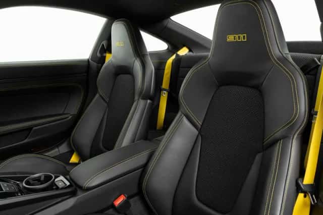 Porsche 911 (2025) thumbnail 4