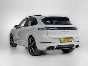 Porsche Cayenne (2024) thumbnail 2
