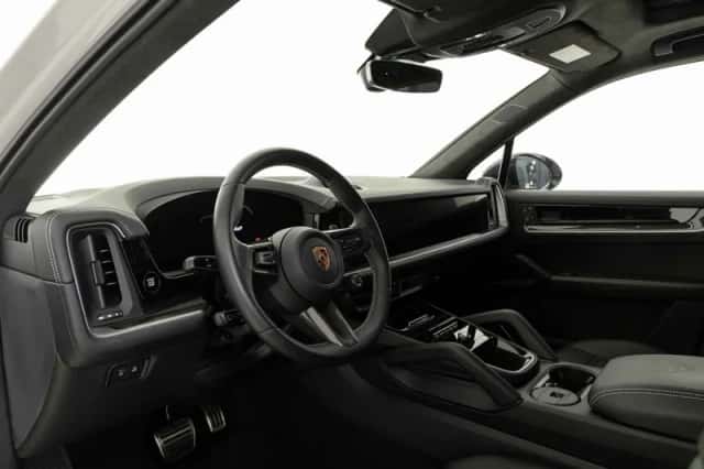 Porsche Cayenne (2024) thumbnail 3