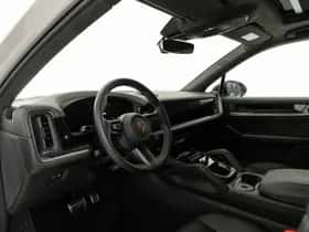 Porsche Cayenne (2024) thumbnail 3