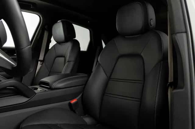 Porsche Cayenne (2024) thumbnail 4