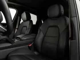 Porsche Cayenne (2024) thumbnail 4
