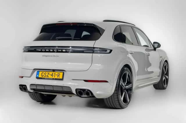 Porsche Cayenne (2024) thumbnail 6