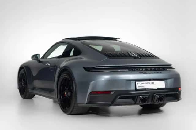 Porsche 911 (2025) thumbnail 2