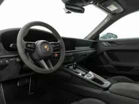 Porsche 911 (2025) thumbnail 3