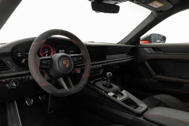 Porsche 911 (2022) thumbnail 3