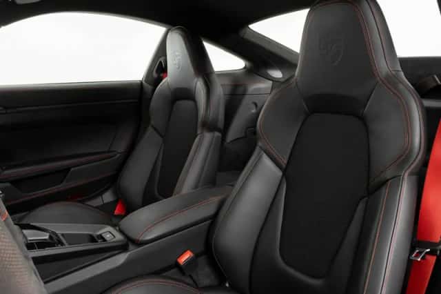 Porsche 911 (2022) thumbnail 5