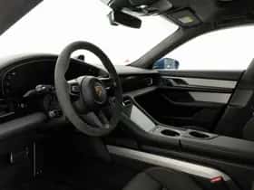 Porsche Taycan (2021) thumbnail 3