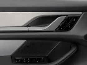 Porsche Taycan (2021) thumbnail 22