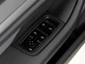 Porsche Taycan (2021) thumbnail 42