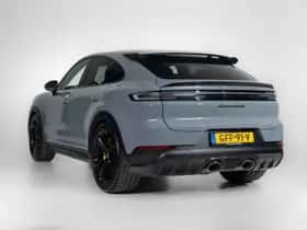 Porsche Cayenne (2024) thumbnail 2