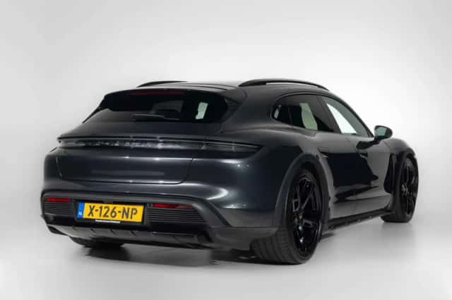 Porsche Taycan (2024) thumbnail 2