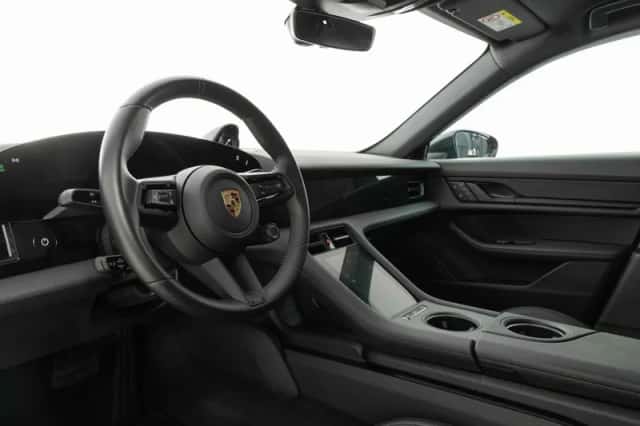Porsche Taycan (2024) thumbnail 3