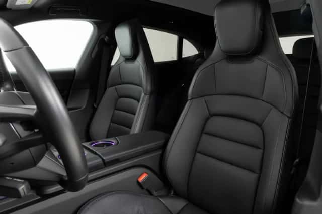 Porsche Taycan (2024) thumbnail 4
