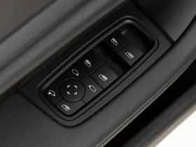 Porsche Taycan (2024) thumbnail 44