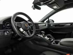 Porsche Cayenne (2022) thumbnail 3