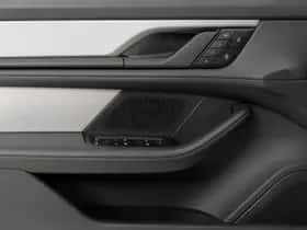 Porsche Taycan (2023) thumbnail 18
