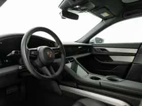 Porsche Taycan (2023) thumbnail 3
