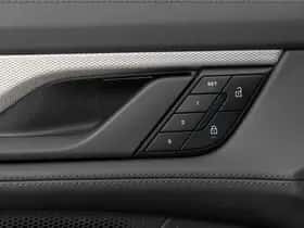 Porsche Taycan (2023) thumbnail 35