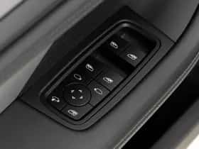 Porsche Taycan (2023) thumbnail 37