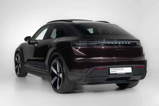Porsche Macan (2024) thumbnail 2