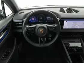 Porsche Macan (2024) thumbnail 13