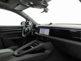 Porsche Macan (2024) thumbnail 7