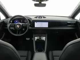Porsche Macan (2024) thumbnail 9