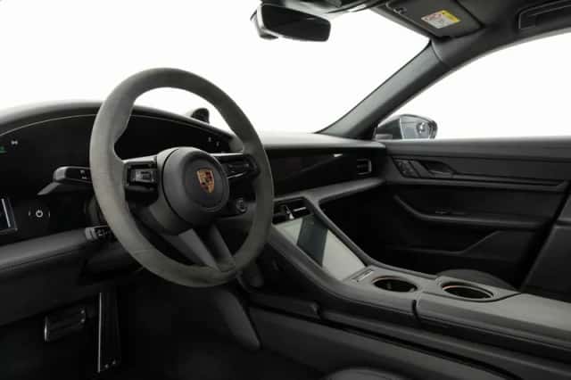 Porsche Taycan (2024) thumbnail 3