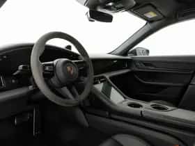 Porsche Taycan (2024) thumbnail 3