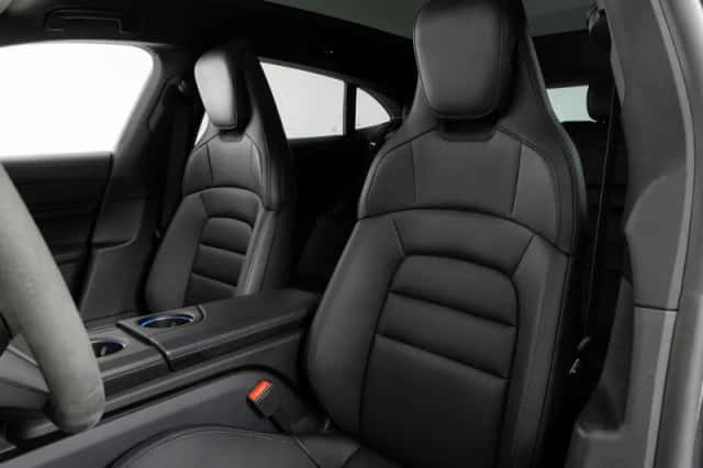 Porsche Taycan (2024) thumbnail 4